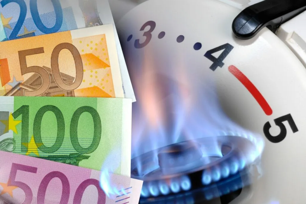 Symbolisches Abbrennen von Euro-Banknoten in der Gasflamme aufgrund der steigenden Energiekosten
